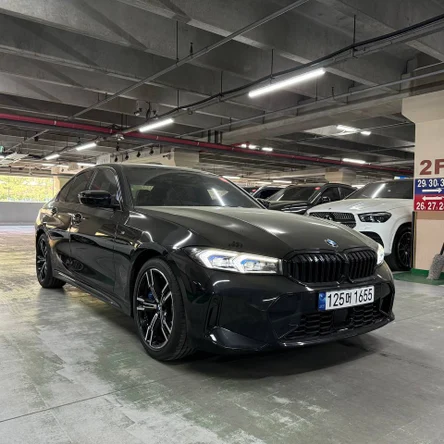 BMW 320i 2023 года