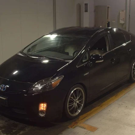 TOYOTA PRIUS 2011 года